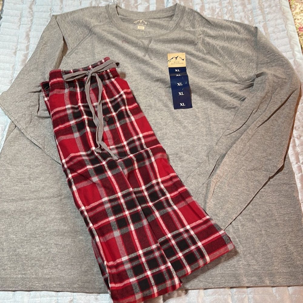 Blue Mountain Red Plaid Women's Flannel Pajama Set  NWT Size large